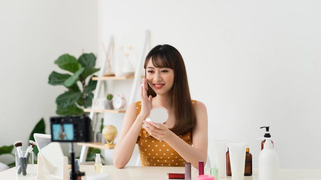 7 Tips Pakai Cushion agar Tampilan Wajah Tetap Natural, Ringan, dan Flawless