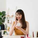 7 Tips Pakai Cushion agar Tampilan Wajah Tetap Natural, Ringan, dan Flawless