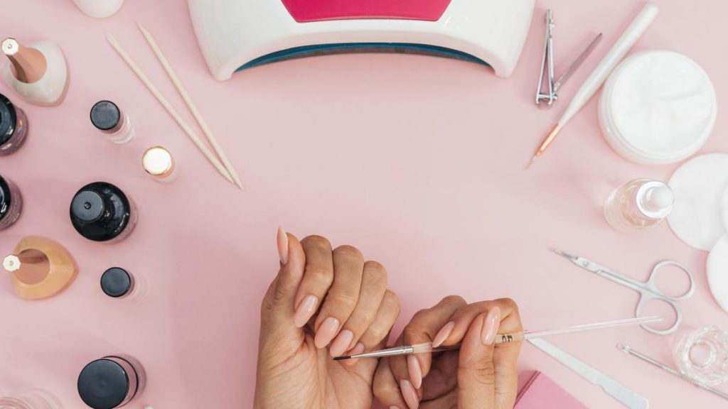 8 Model Nail Art Simple dan Manis untuk Bikin Kuku Makin Menawan Setiap Hari