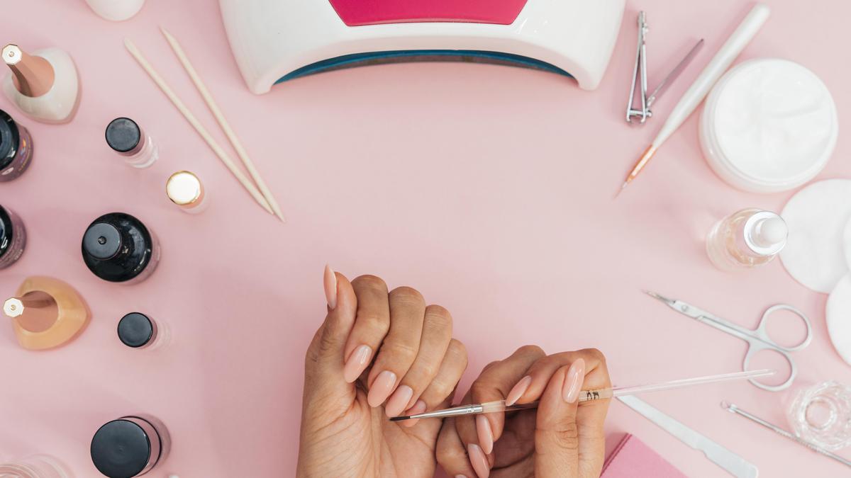 8 Model Nail Art Simple dan Manis untuk Bikin Kuku Makin Menawan Setiap Hari