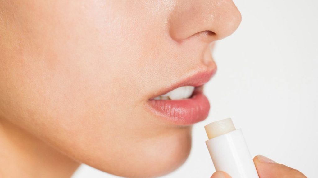 Lebih dari Sekadar Lip Balm: Cara Alami Rawat Kelembapan Bibir Sepanjang Hari