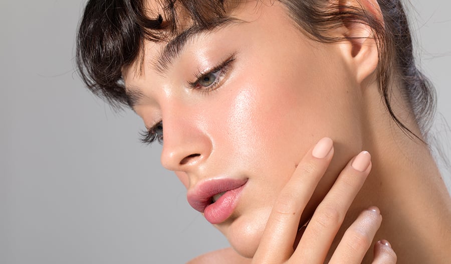 Ingin Wajah Glowing Maksimal? Ikuti Cara Praktis Dapatkan Glass Skin Ini!