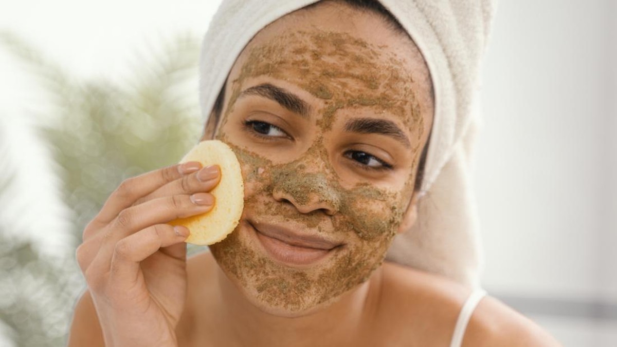 Rahasia Kulit Cerah: 5 Scrub Wajah Pilihan yang Bikin Glowing Alami