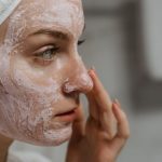 5 Rekomendasi Scrub Wajah Terbaik untuk Kulit Glowing dan Bebas Kusam