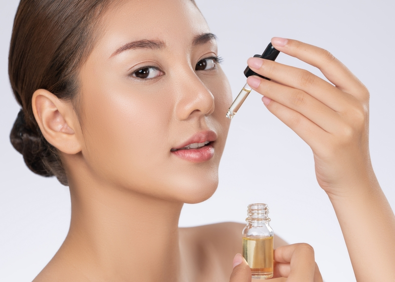 Retinol vs Jerawat: Si Kecil yang Punya Efek Besar di Dunia Skincare