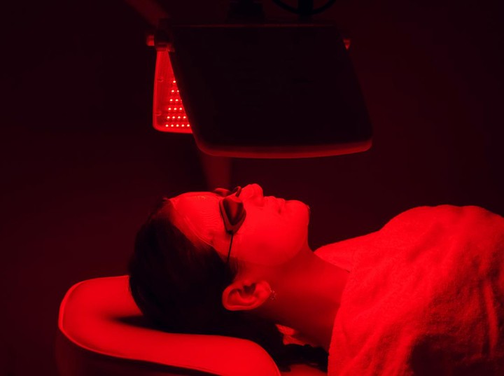 Red Light Therapy: Inovasi Canggih untuk Mempercepat Regenerasi Kulit