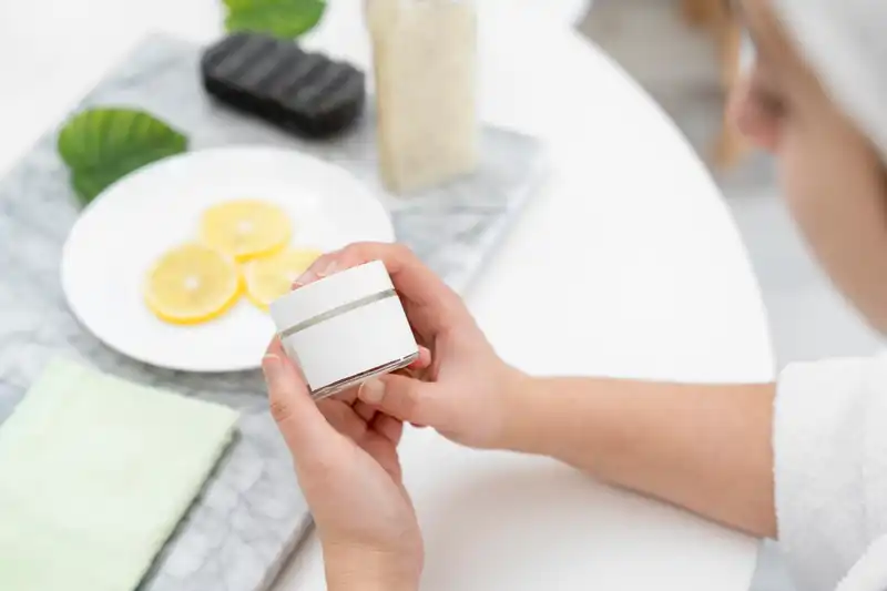Cantik Bukan Berarti Bahaya: Waspadai Efek Samping Pemutih Kulit yang Mengandung Bahan Berbahaya