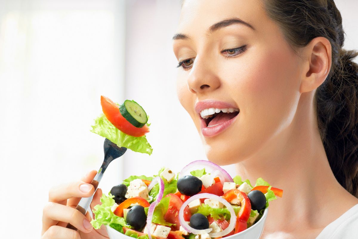Ingin Kulit Glowing Alami? Ini Alasan Kamu Harus Rutin Konsumsi Makanan Sehat