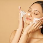 Baru Mulai Skincare? Ini 3 Tahapan Dasar yang Wajib Kamu Lakukan
