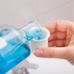 Lebih dari Sekadar Atasi Bau Mulut, Ini Manfaat Lain Obat Kumur untuk Kesehatan Mulut