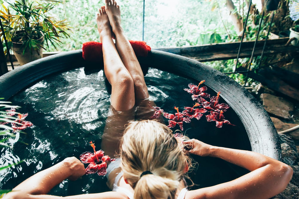Manjakan Kulit dengan Bath Oil: Ini Manfaatnya untuk Kesehatan dan Kecantikan Tubuh
